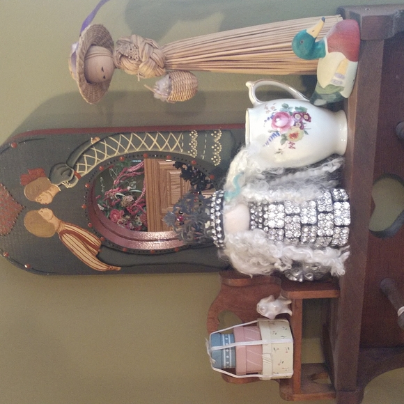 Crazy Lady Queen Bee - Picture 2 of 5